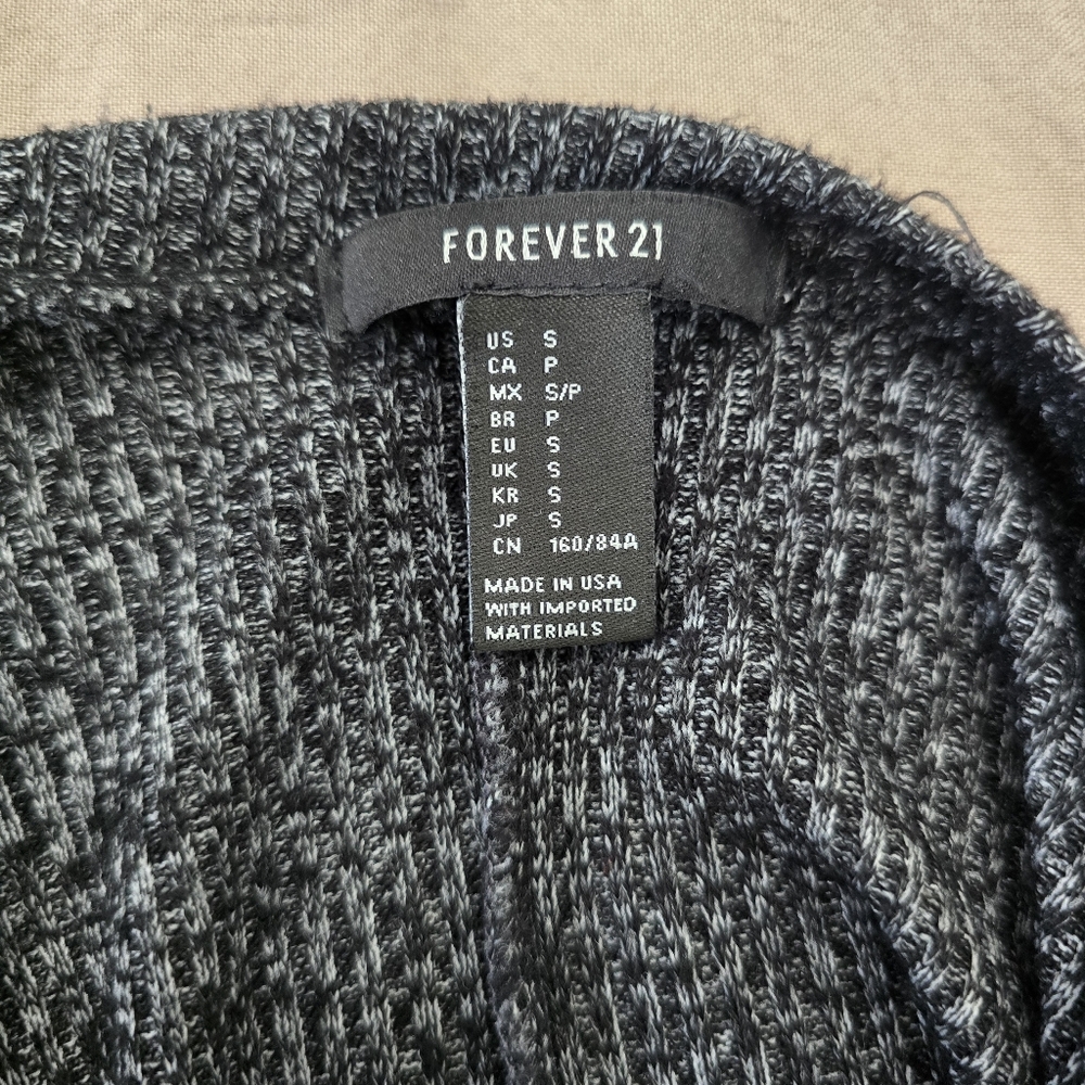 Forever 21 Dark Gray Shor Sleeve Loose Fit Top Size Small - Picture 8 of 8